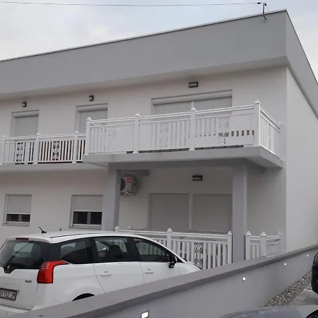 Apartman Tomic 1 *