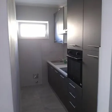 Apartment Tomic 1 *